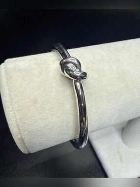 Kate Spade Sailor's Knot Hinge Bangle Silvertone 2469